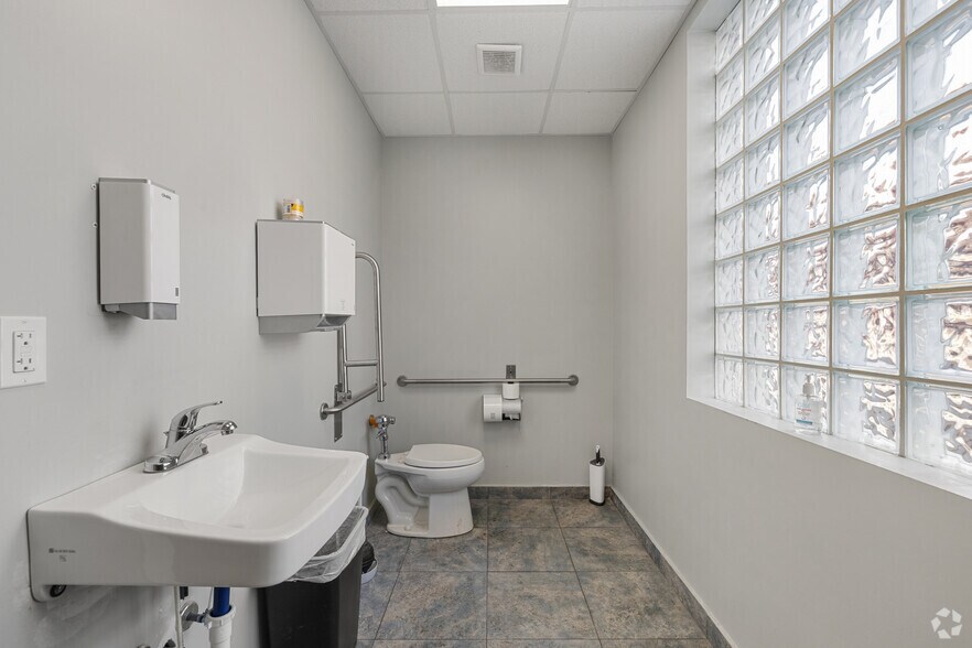 More Photos Of 252-262 Depot Rd, Milford Light Distribution For Lease
