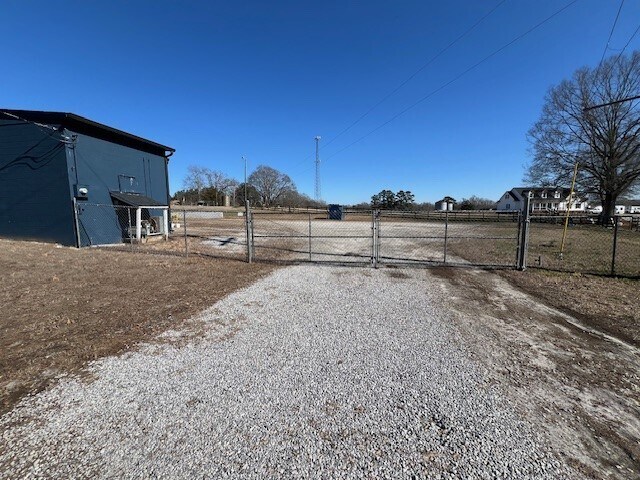 More Photos Of 296 Richey Rd, Pelzer Showroom For Lease