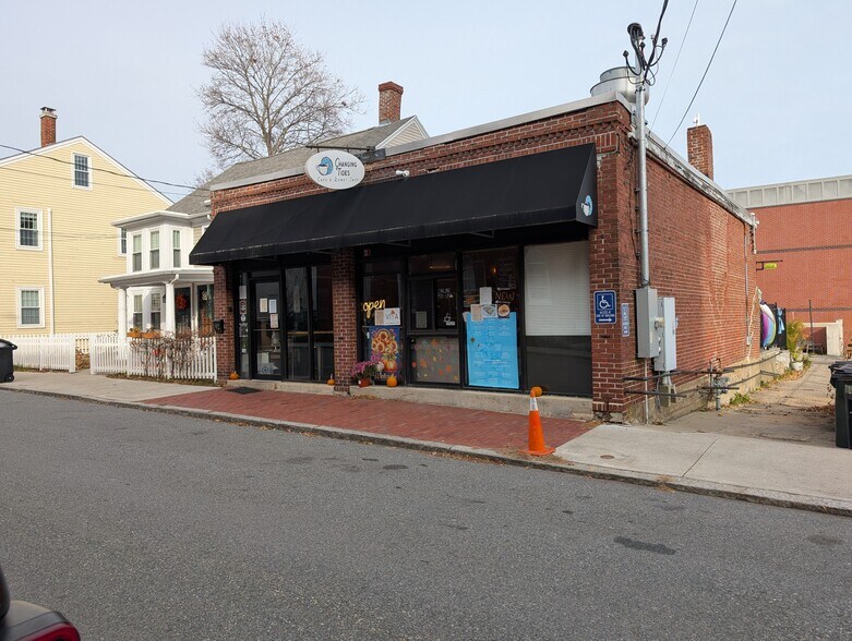 Primary Photo Of 92 Pleasant St, Newburyport Freestanding For Sale