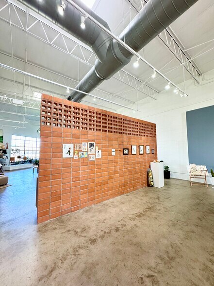 More Photos Of 2530-2532 Converse St, Dallas Light Manufacturing For Sale