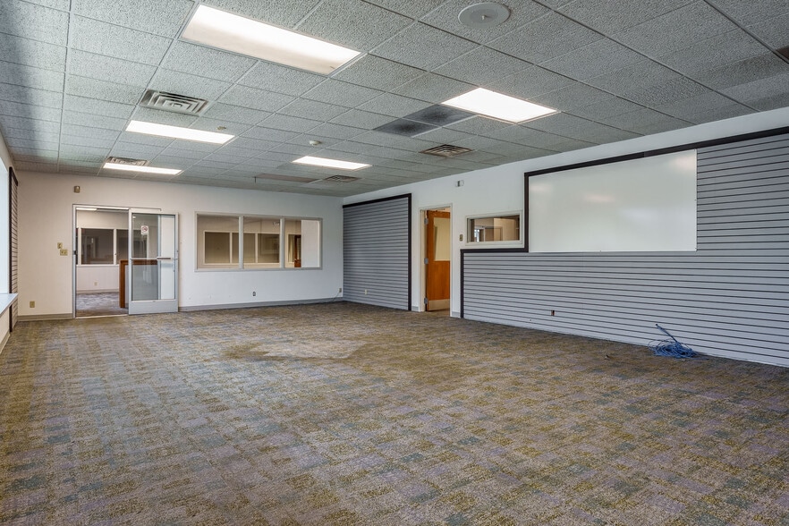 More Photos Of 6212 Material Ave, Loves Park Warehouse For Sale