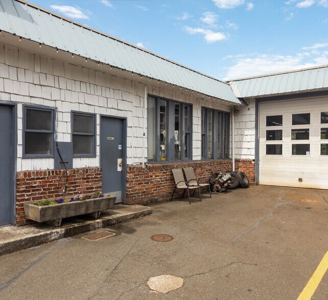 More Photos Of 9139 E Saanich Rd, North Saanich Auto Dealership For Sale