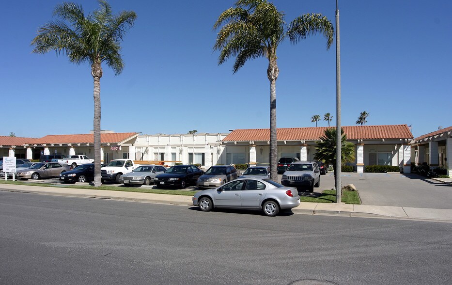 More Photos Of 1365-1371 Del Norte Rd, Camarillo Showroom For Sale