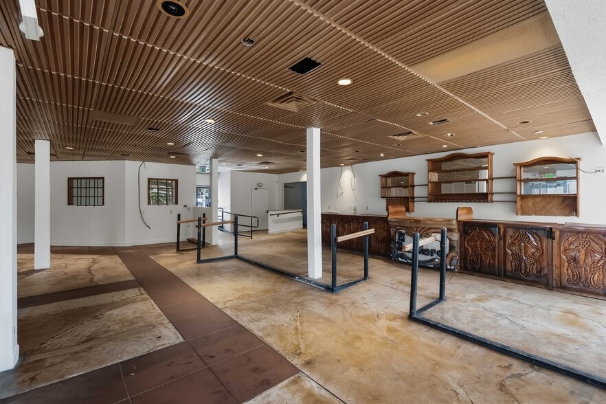 More Photos Of 24258-24274 Main St, Newhall Restaurant For Lease