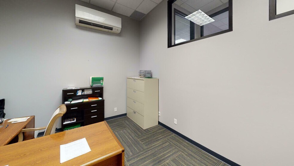 More Photos Of 101 S Main St, Decatur Office For Lease