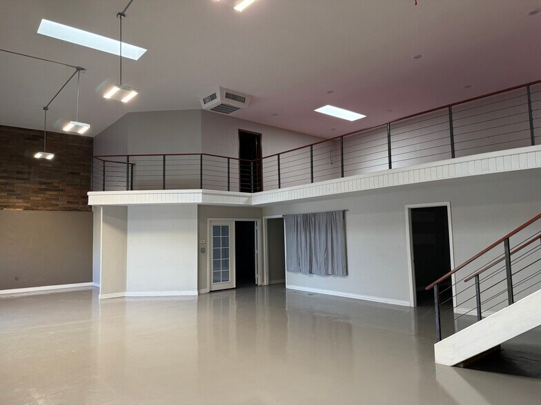 More Photos Of 10729 N 19th Ave, Phoenix Warehouse For Lease