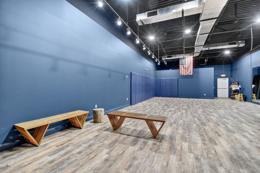 More Photos Of 2800-2890 W State Road 84, Fort Lauderdale Showroom For Sale