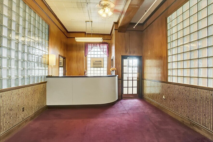 More Photos Of 701 E Hay St, York Warehouse For Lease