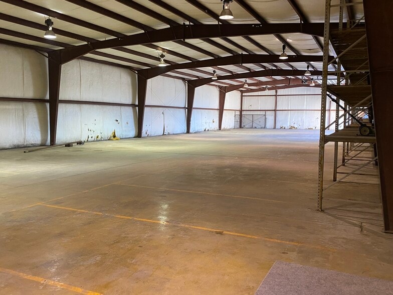More Photos Of 7257 N Dort Hwy, Mount Morris Warehouse For Lease