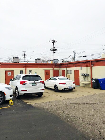 More Photos Of 16744-16750 E 14 Mile Rd, Fraser Freestanding For Lease