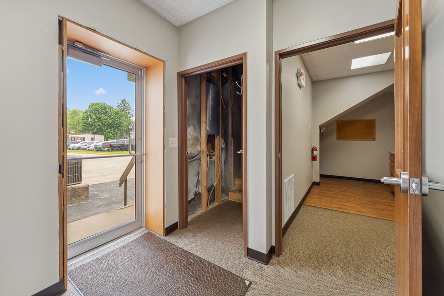 More Photos Of 223 E Main St, Reedsburg Storefront Retail Office For Sale