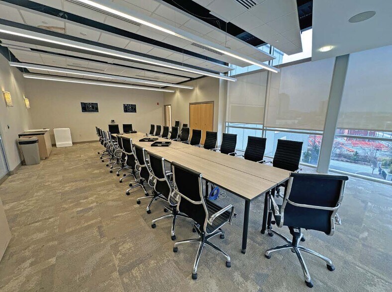 More Photos Of 1000 N Cameron St, Harrisburg Flex For Lease