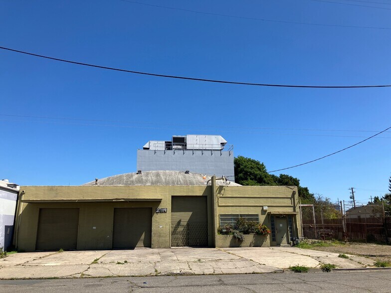 More Photos Of 2914 Poplar St, Oakland Manufacturing For Sale