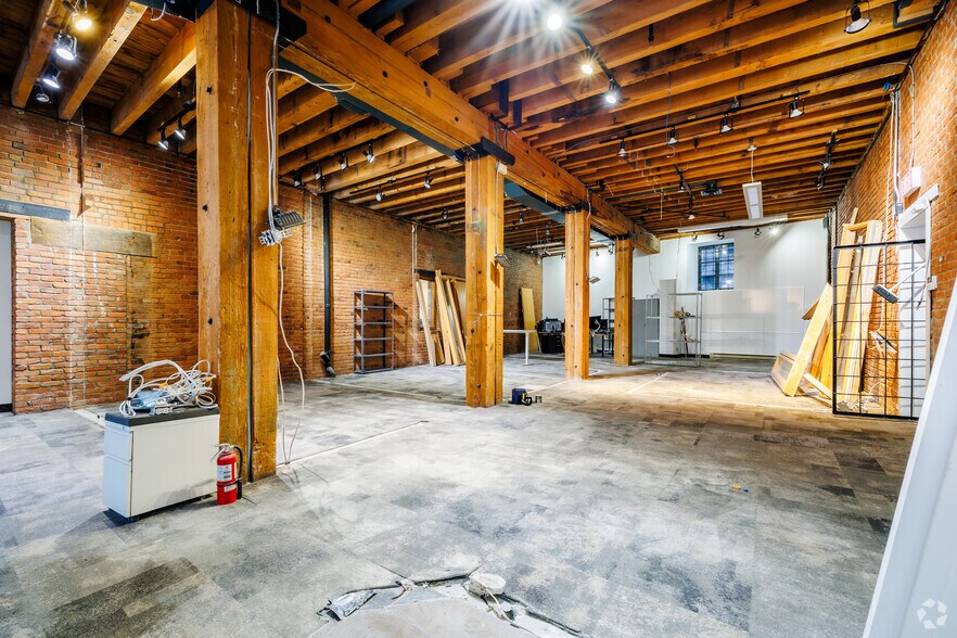 More Photos Of 59-71 Rue De Brésoles, Montréal Loft Creative Space For Lease