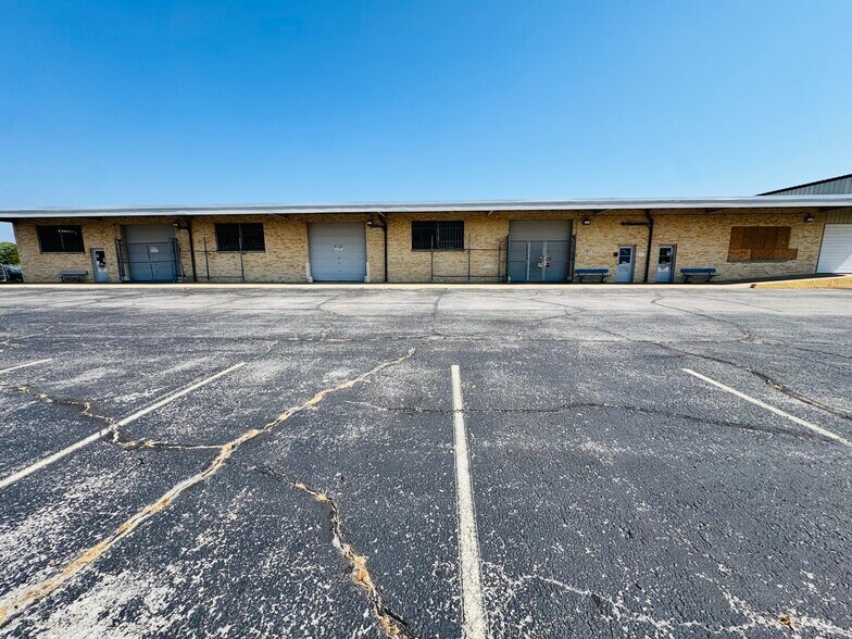 More Photos Of 3215 N Sheridan Rd, Tulsa Light Distribution For Lease