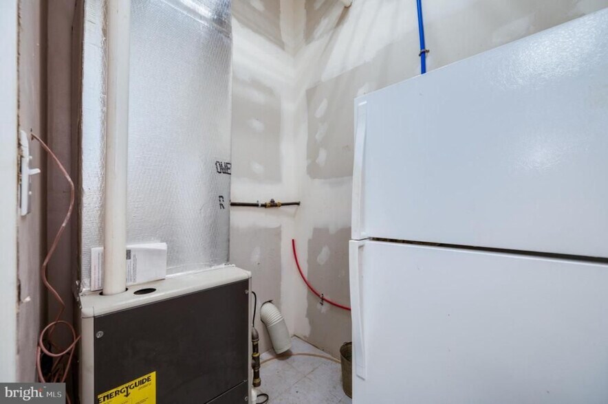 More Photos Of 519 Main St, Blandon Flex For Sale