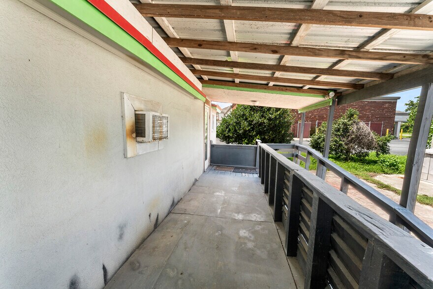 More Photos Of 4118 Augusta Rd, Savannah Freestanding For Sale