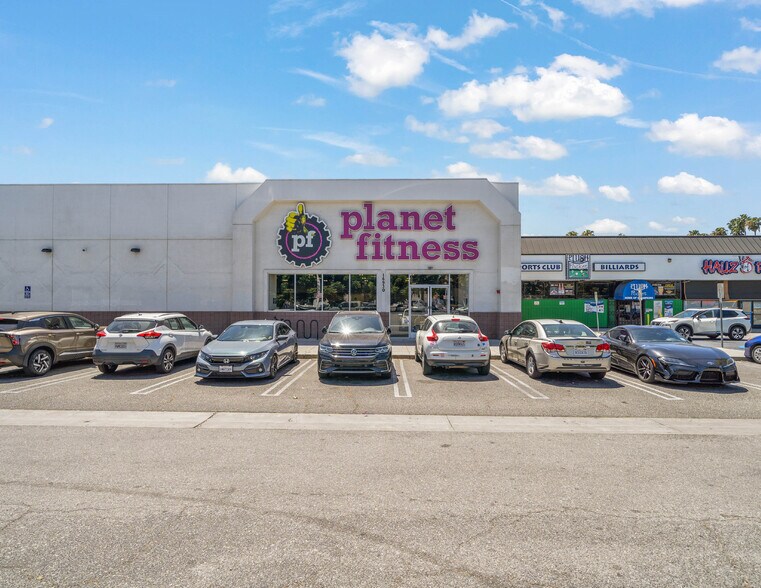More Photos Of 16930 Parthenia St, Northridge General Retail For Sale