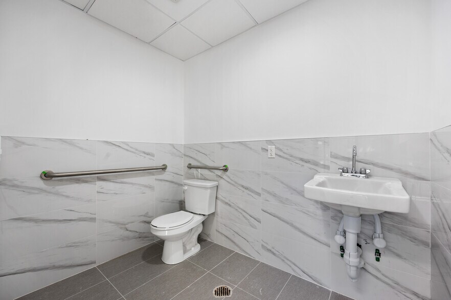 More Photos Of 13320 41st Rd, Flushing Medical For Sale