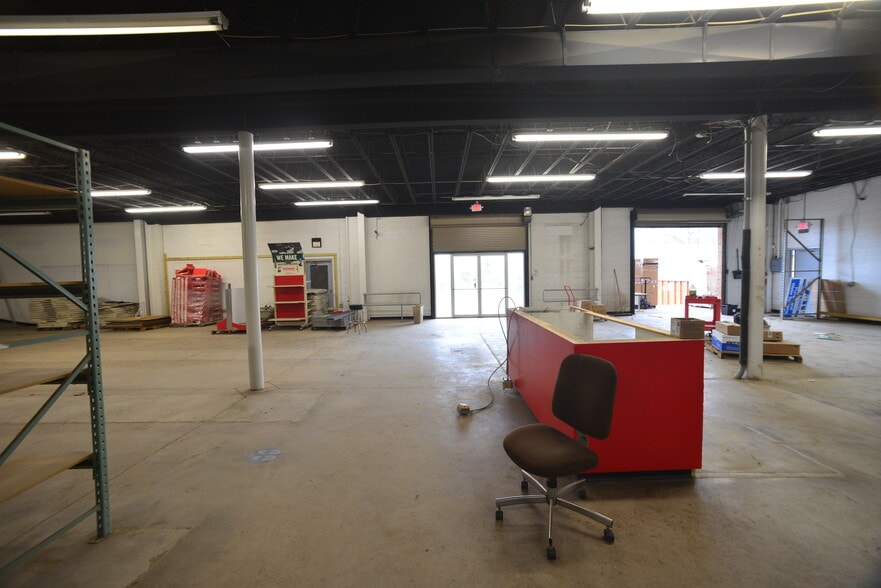 More Photos Of 8012-8022 Centreville Rd, Manassas Park, Manassas Park General Retail For Lease