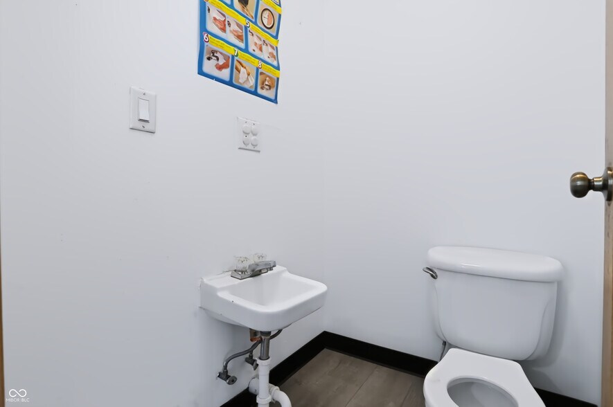 More Photos Of 5925 Kentucky Ave, Indianapolis Daycare Center For Sale