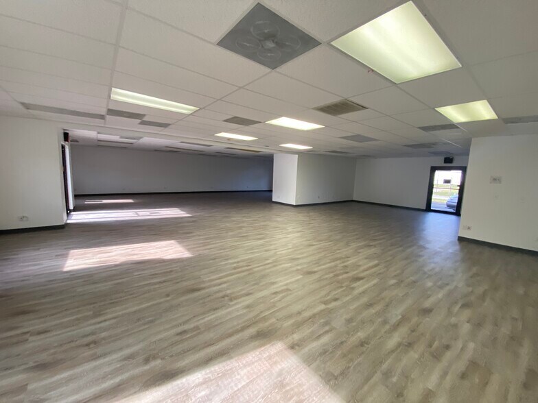 More Photos Of 13555 Automobile Blvd, Clearwater Medical For Lease