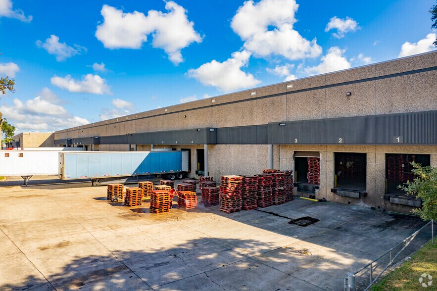 More Photos Of 5200-5225 Region Ct, Lakeland Distribution For Lease