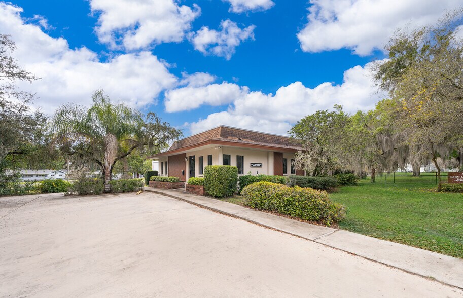 More Photos Of 2025 Flamingo Dr, Bartow Medical For Lease