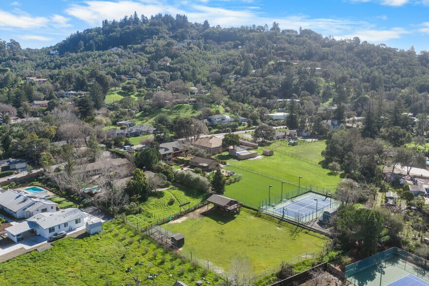 More Photos Of 8 Circle Rd, San Rafael Specialty For Sale