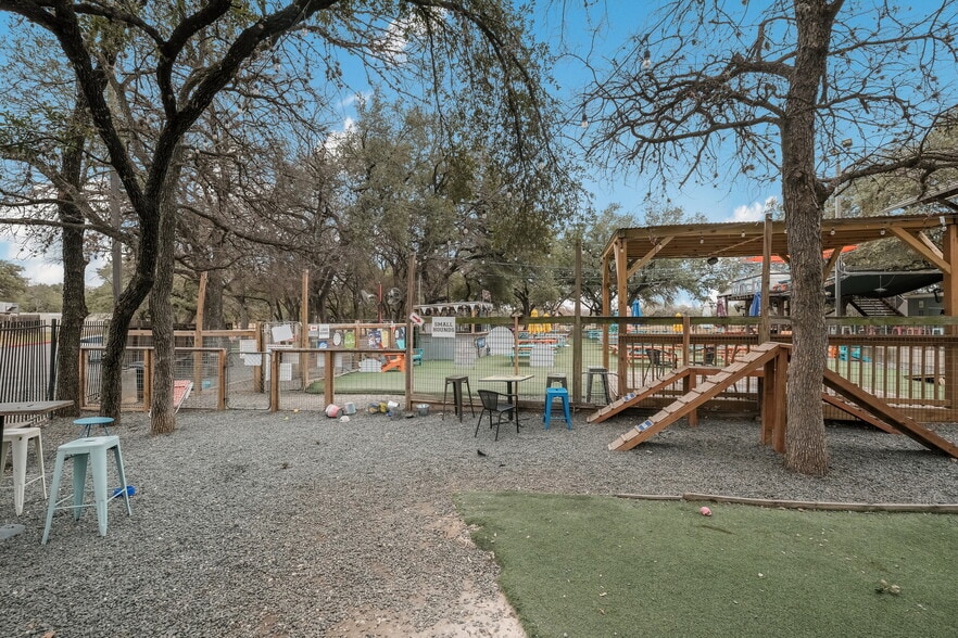 More Photos Of 13838 Jones Maltsberger Rd, San Antonio Restaurant For Sale
