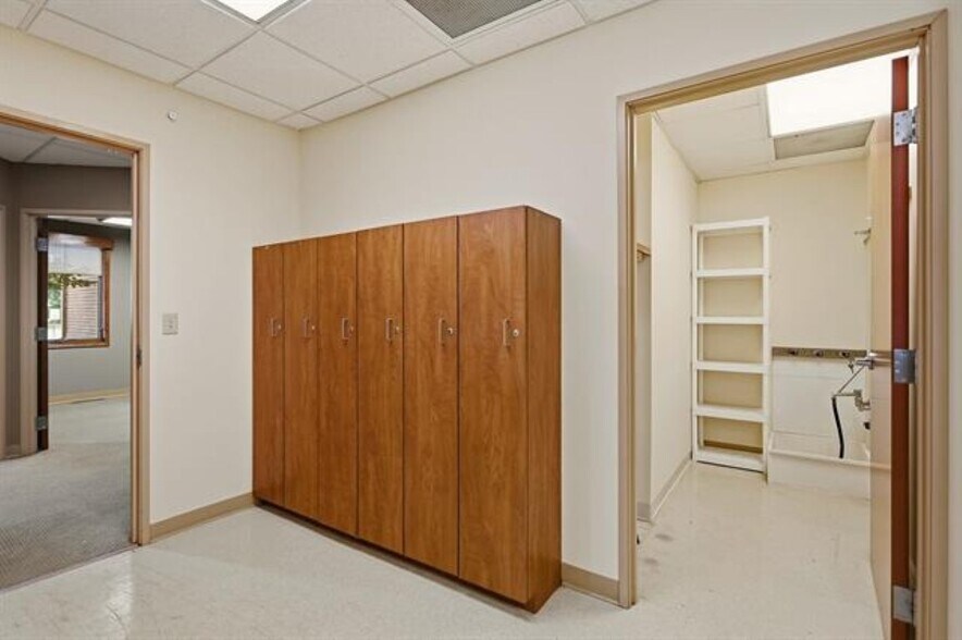 More Photos Of 2010 15th St, Bay City Healthcare For Sale