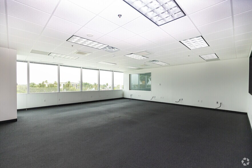More Photos Of 2400 E Commercial Blvd, Fort Lauderdale Office For Lease