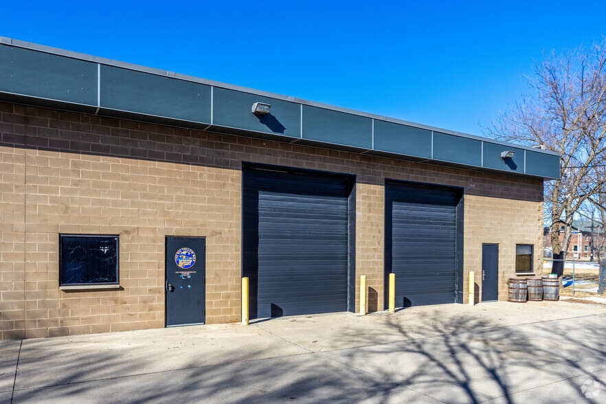 More Photos Of 501 Scott Ave, Des Moines Warehouse For Sale