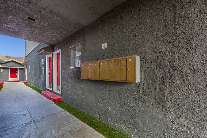 More Photos Of 1377 Warren Ave, Long Beach Apartments For Sale