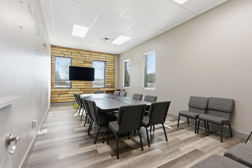 More Photos Of 11303 Highway 92, Woodstock Freestanding For Sale