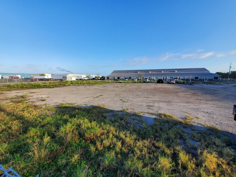 More Photos Of 1512 McKay Bay Ct, Tampa Land For Lease