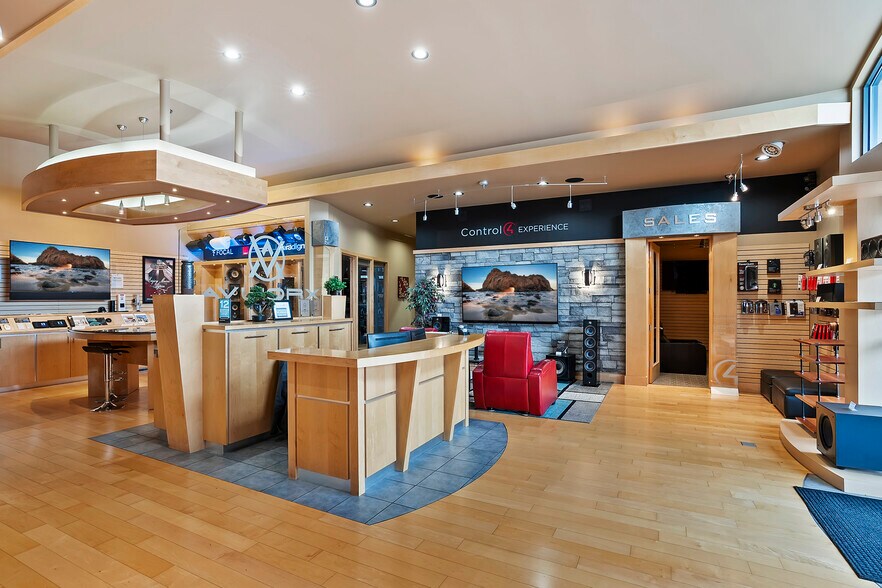 More Photos Of 1090 Cambridge Cir, Layton Flex For Sale