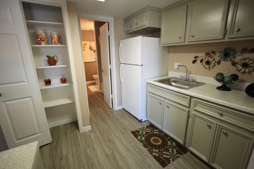 More Photos Of 701 Preston, Pasadena Apartments For Sale