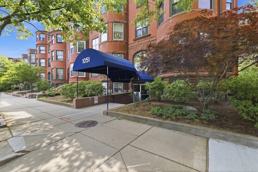More Photos Of 1051 Beacon St, Brookline Medical For Sale