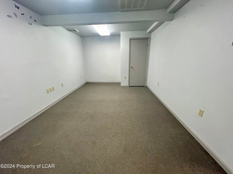 More Photos Of 486 S Mountain Blvd, Mountain Top Freestanding For Lease