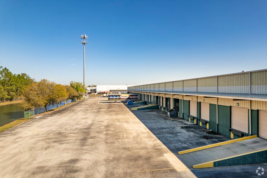 More Photos Of 4740 E Lakeland Commerce Pky, Lakeland Warehouse For Lease