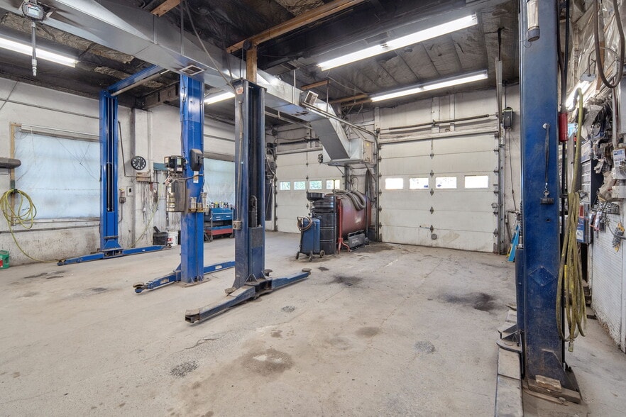 More Photos Of 1907 Van Vranken Ave, Schenectady Auto Repair For Sale