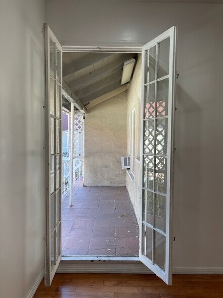 More Photos Of 7467-7475 Melrose Ave, Los Angeles Restaurant For Lease