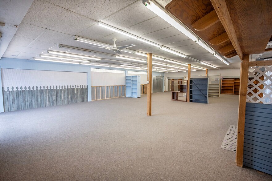 More Photos Of 2431 34th St, Lubbock Unknown For Lease