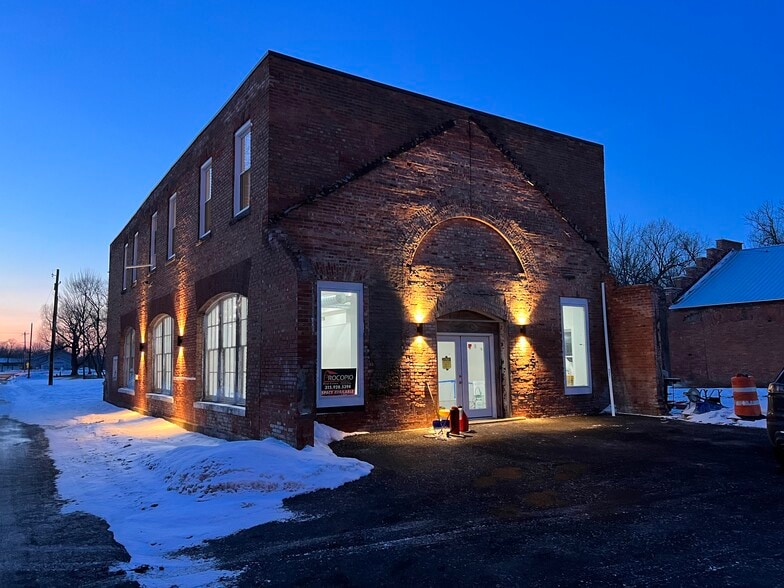 Primary Photo Of 11 Pottery Rd, Sullivan Unknown For Lease