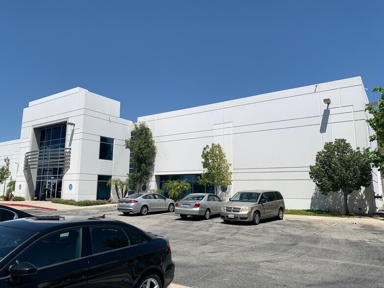 More Photos Of 28016 Industry Dr, Valencia Warehouse For Lease