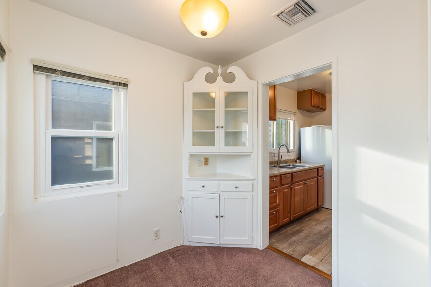 More Photos Of 811 E Nutwood St, Inglewood Apartments For Sale