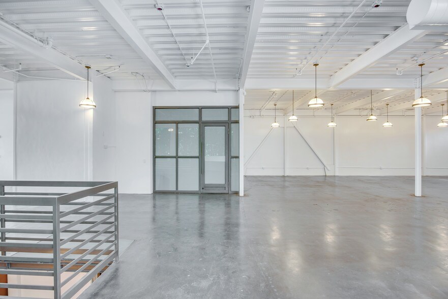 More Photos Of 708 N Croft Ave, Los Angeles Office For Lease