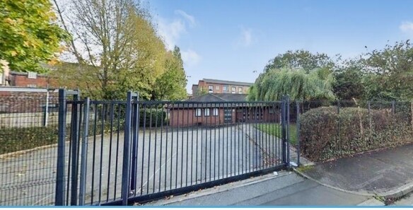 More Photos Of 21 Halefield St, St Helens Medical For Lease