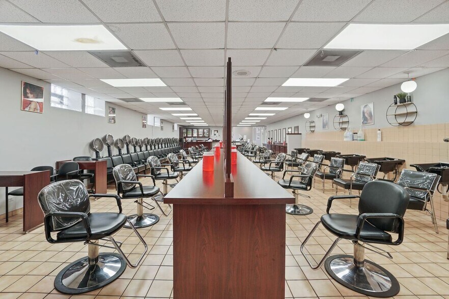 More Photos Of 8057 N Milwaukee Ave, Niles General Retail For Sale